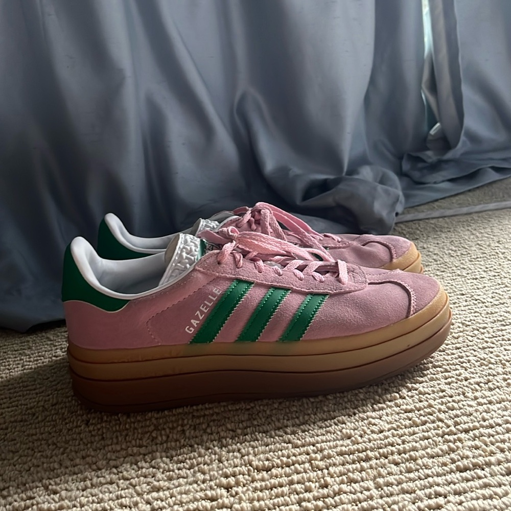Adidas Gazelle Bold Size 7.5- Platform Adidas pink and green